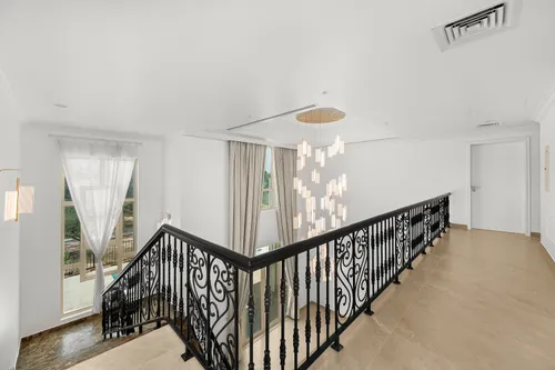 4 Bedrooms Villa in Garden Hall