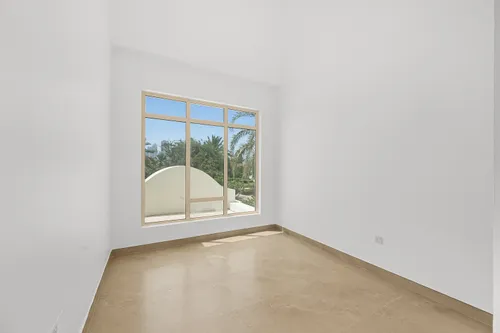 4 Bedrooms Villa in Garden Hall