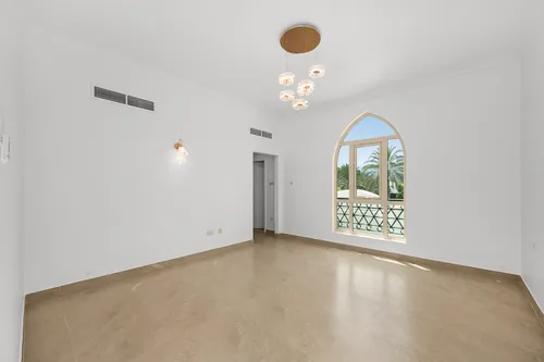 4 Bedrooms Villa in Garden Hall