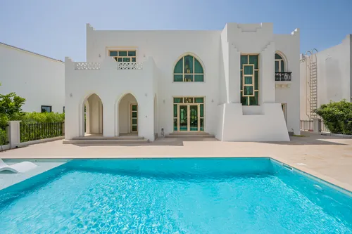 4 Bedrooms Villa in Garden Hall