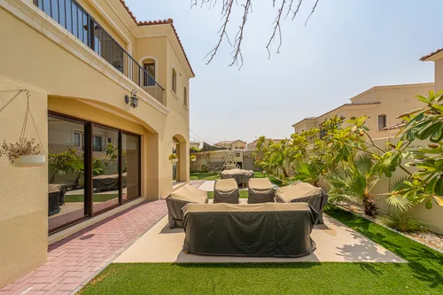 Large Plot | 4 Bds | Upgraded | Well Maintained