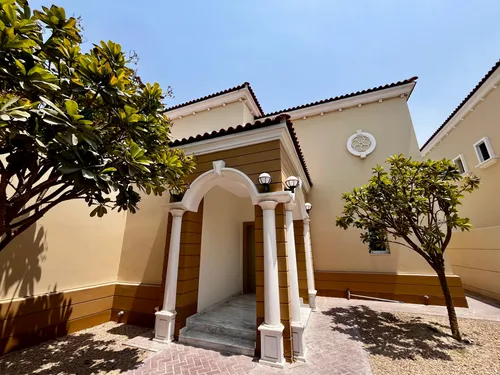 4 Bedrooms Villa in Legacy