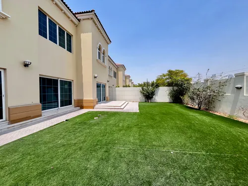 4 Bedrooms Villa in Legacy