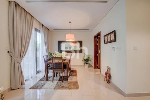 4 Bedrooms Villa in Azalea
