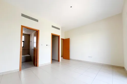 3 Bedrooms Villa in Mira 2