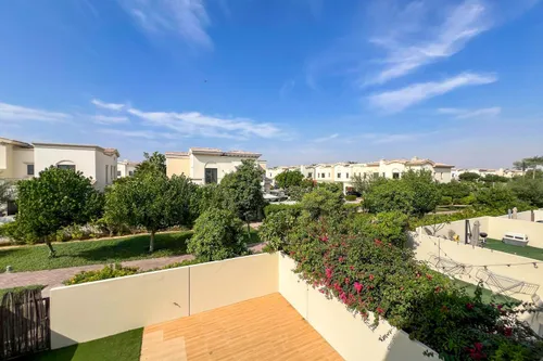 3 Bedrooms Villa in Mira 2
