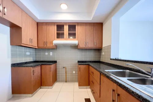 3 Bedrooms Villa in Mira 2