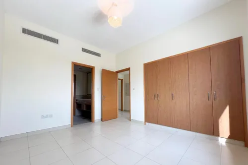 3 Bedrooms Villa in Mira 2