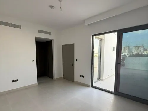 4 Bedrooms Villa in Aura 1