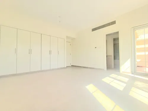 3 Bedrooms Villa in Springs 10