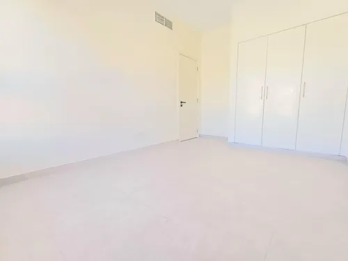 3 Bedrooms Villa in Springs 10