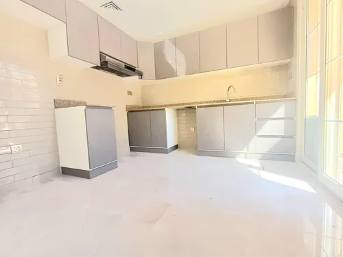 3 Bedrooms Villa in Springs 10