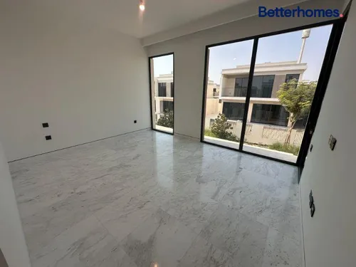 Large Plot | Stunning Upgrades | Desirable