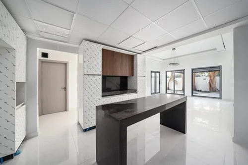 6 Bedrooms Villa in Meadows 1