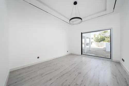 6 Bedrooms Villa in Meadows 1