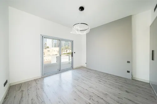 6 Bedrooms Villa in Meadows 1