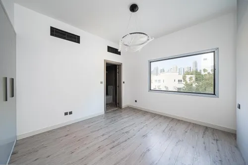 6 Bedrooms Villa in Meadows 1