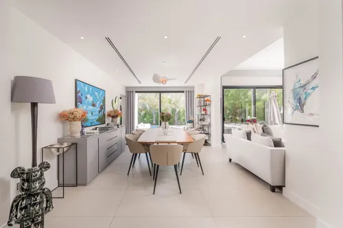 5 Bedrooms Villa in Meadows 2