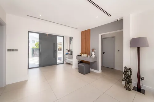 5 Bedrooms Villa in Meadows 2