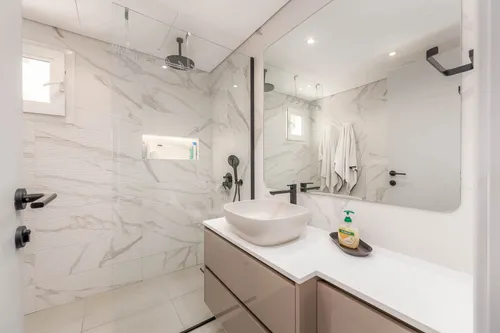 5 Bedrooms Villa in Meadows 2