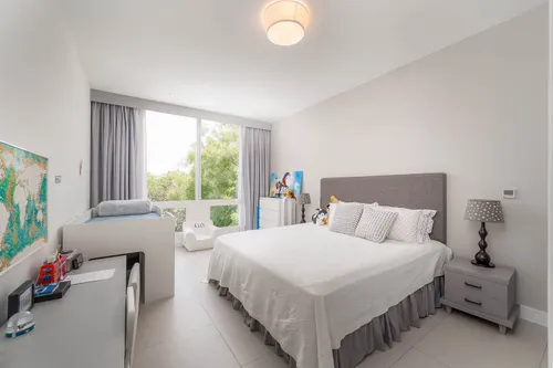 5 Bedrooms Villa in Meadows 2