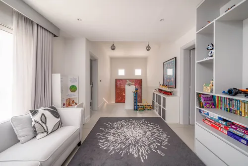 5 Bedrooms Villa in Meadows 2