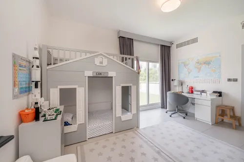 5 Bedrooms Villa in Meadows 2