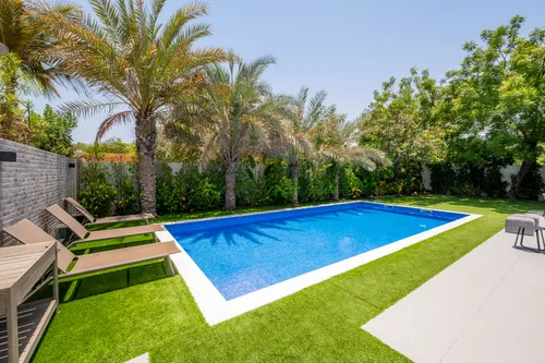 5 Bedrooms Villa in Meadows 2
