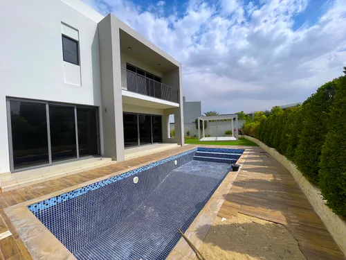 Amazing Location | Vacant | Private Pool