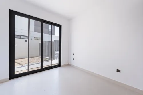 5 Bedrooms Villa in Aura