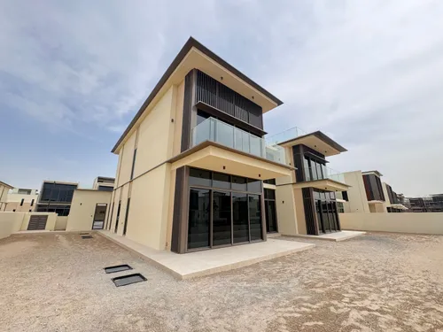 5 Bedrooms Villa in Golf Place 2
