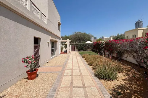 3 Bedrooms Villa in Maeen 2