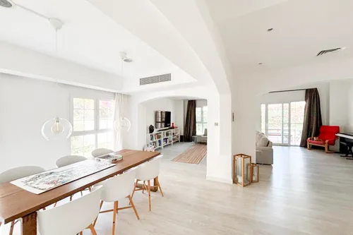 3 Bedrooms Villa in Maeen 2