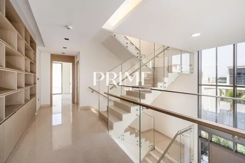 5 Bedrooms Villa in Golf Place 2