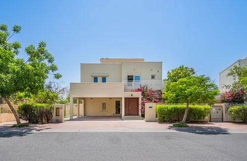 4 Bedrooms Villa in Meadows 9