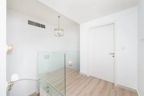 4 Bedrooms Villa in Meadows 9