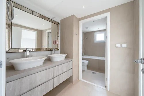 4 Bedrooms Villa in Meadows 9