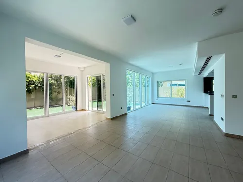 4 Bedrooms Villa in Legacy Nova Villas