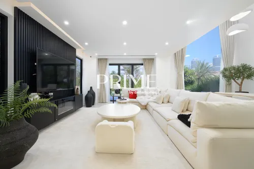 4 Bedrooms Villa in Entertainment Foyer