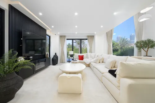 4 Bedrooms Villa in Entertainment Foyer