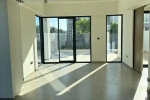 4 Bedrooms Villa in Eden