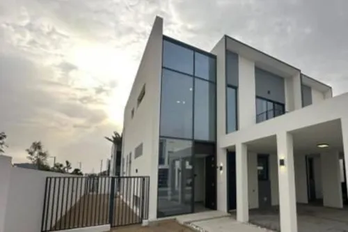 4 Bedrooms Villa in Eden
