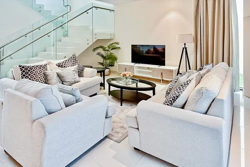 5 Bedrooms Villa in The Field