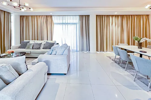 5 Bedrooms Villa in The Field