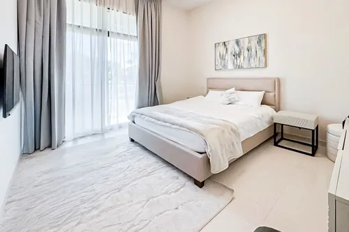 5 Bedrooms Villa in The Field