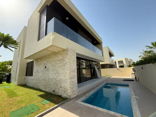 5 Bedrooms Villa in The Field