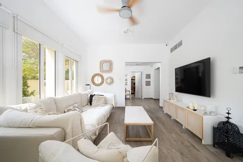 3 Bedrooms Villa in Springs 7