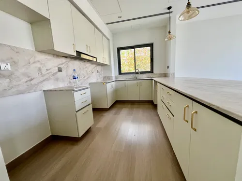 5 Bedrooms Villa in Sidra Villas I