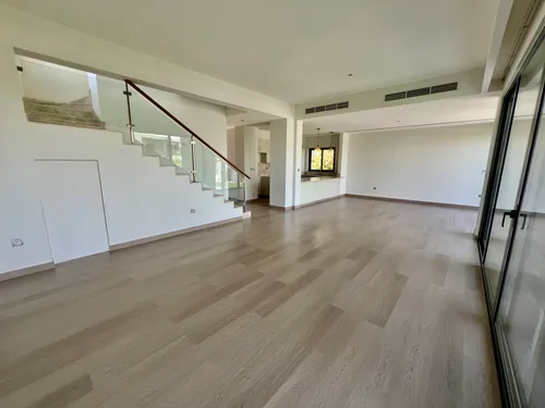 5 Bedrooms Villa in Sidra Villas I