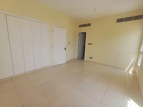 3 Bedrooms Villa in Springs 11